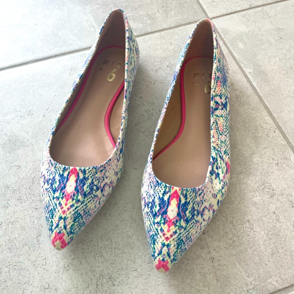NWOT MIX No 6 pointed toe flats